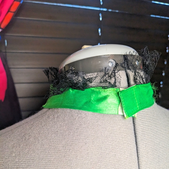 Frankie's Bride Costume - Picture 4 of 7